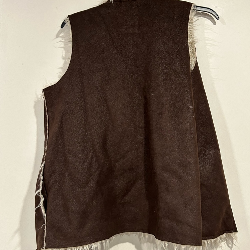 Aeropostale large fuzzy vest - Picture 4 of 5